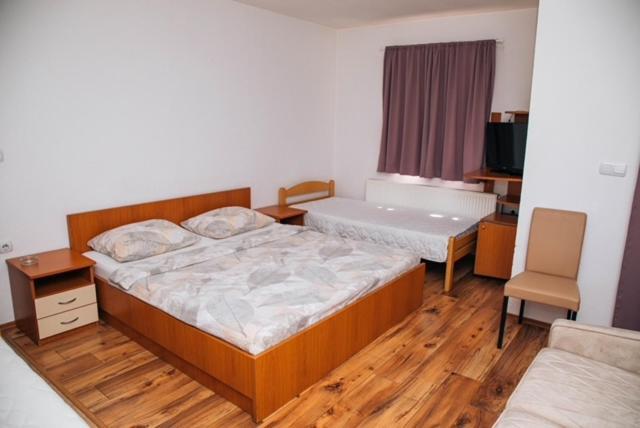 Jezero Laminci Bed & Breakfast Bosanska Gradiska Exterior photo